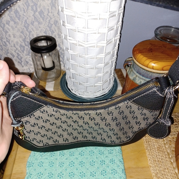 Dooney & Bourke H4 012724 Monogram Black/Gray small shoulder Bag - Picture 9 of 16